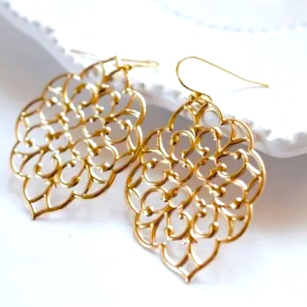 Filigree & Scrollwork Fancy Dainty Delicate Lightweight Gold Statement E…